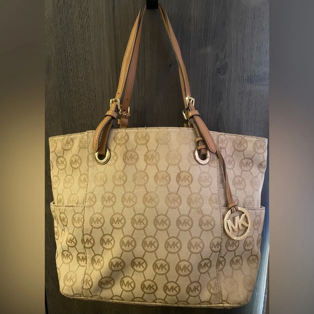 MICHAEL KORS Jet Set Signature MK Logo Large Tote Purse Tan